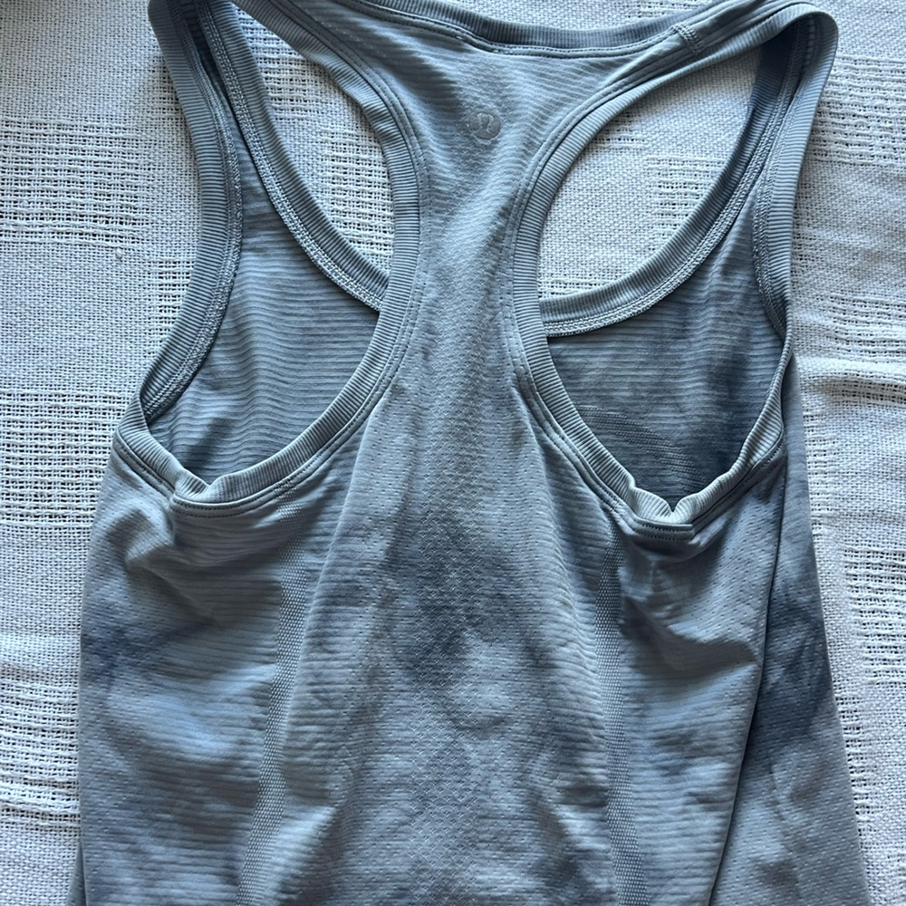 Swiftly Tech Racerback Tank Top 2.0
Hip Length cloud tie dye color